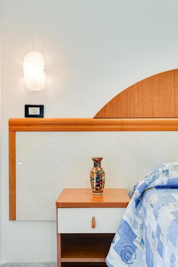 Hotel Augustus Gatteo a Mare Extérieur photo