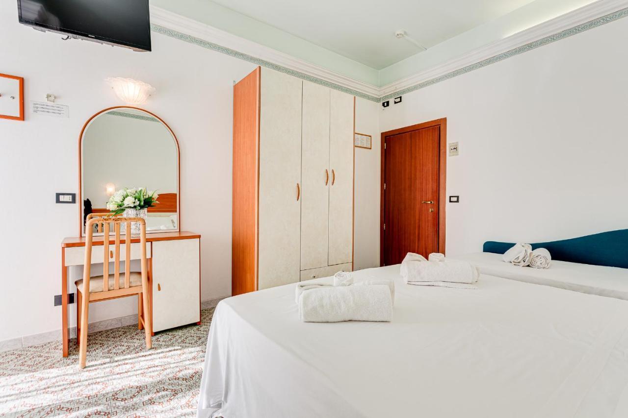 Hotel Augustus Gatteo a Mare Extérieur photo