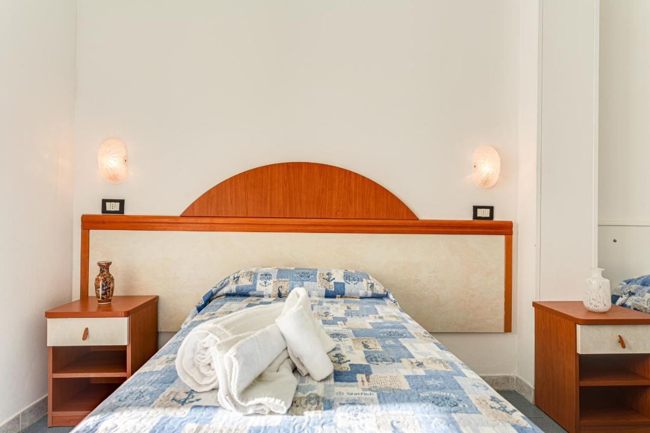 Hotel Augustus Gatteo a Mare Extérieur photo
