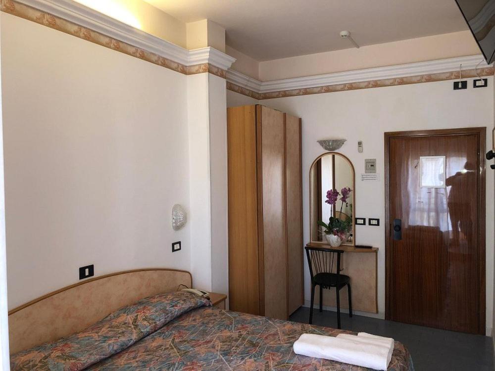 Hotel Augustus Gatteo a Mare Extérieur photo