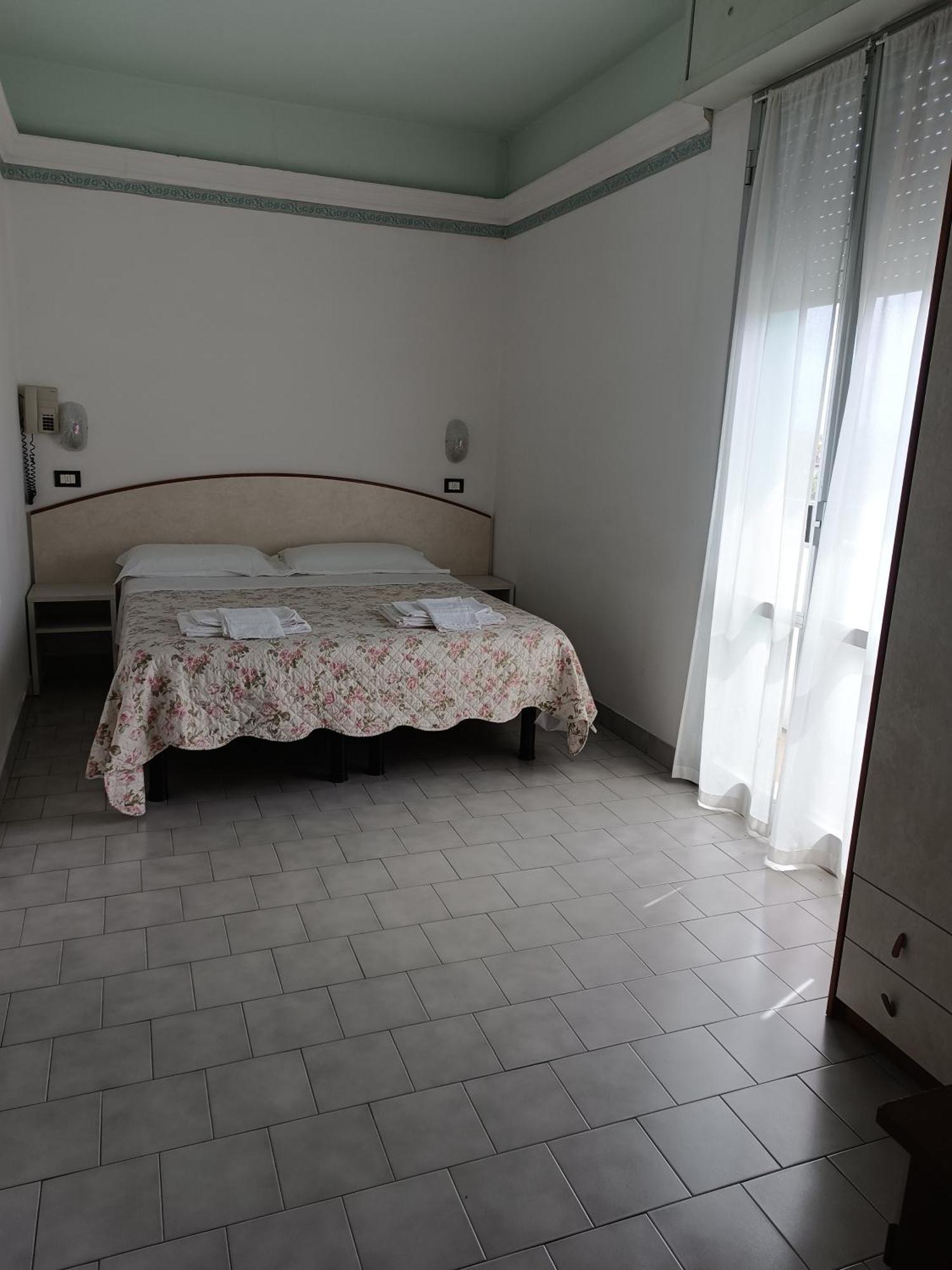 Hotel Augustus Gatteo a Mare Extérieur photo