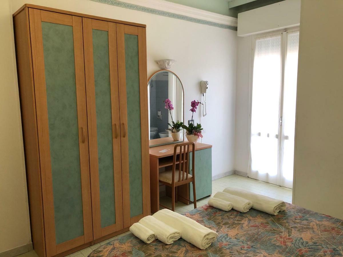 Hotel Augustus Gatteo a Mare Extérieur photo