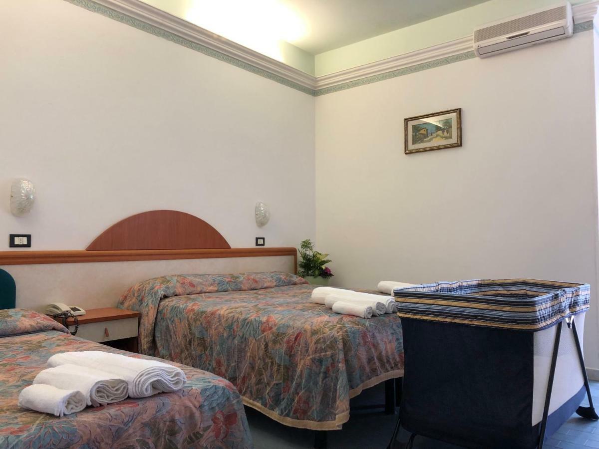 Hotel Augustus Gatteo a Mare Extérieur photo
