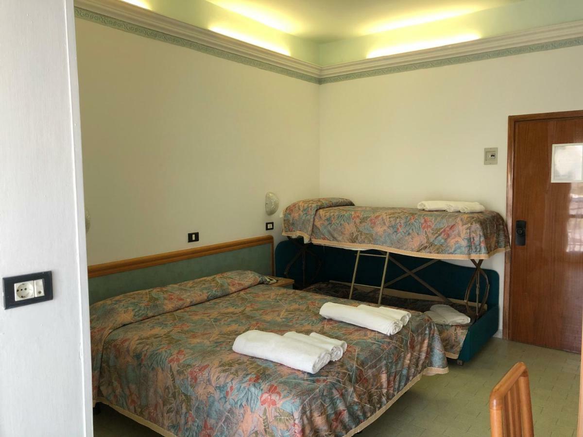 Hotel Augustus Gatteo a Mare Extérieur photo